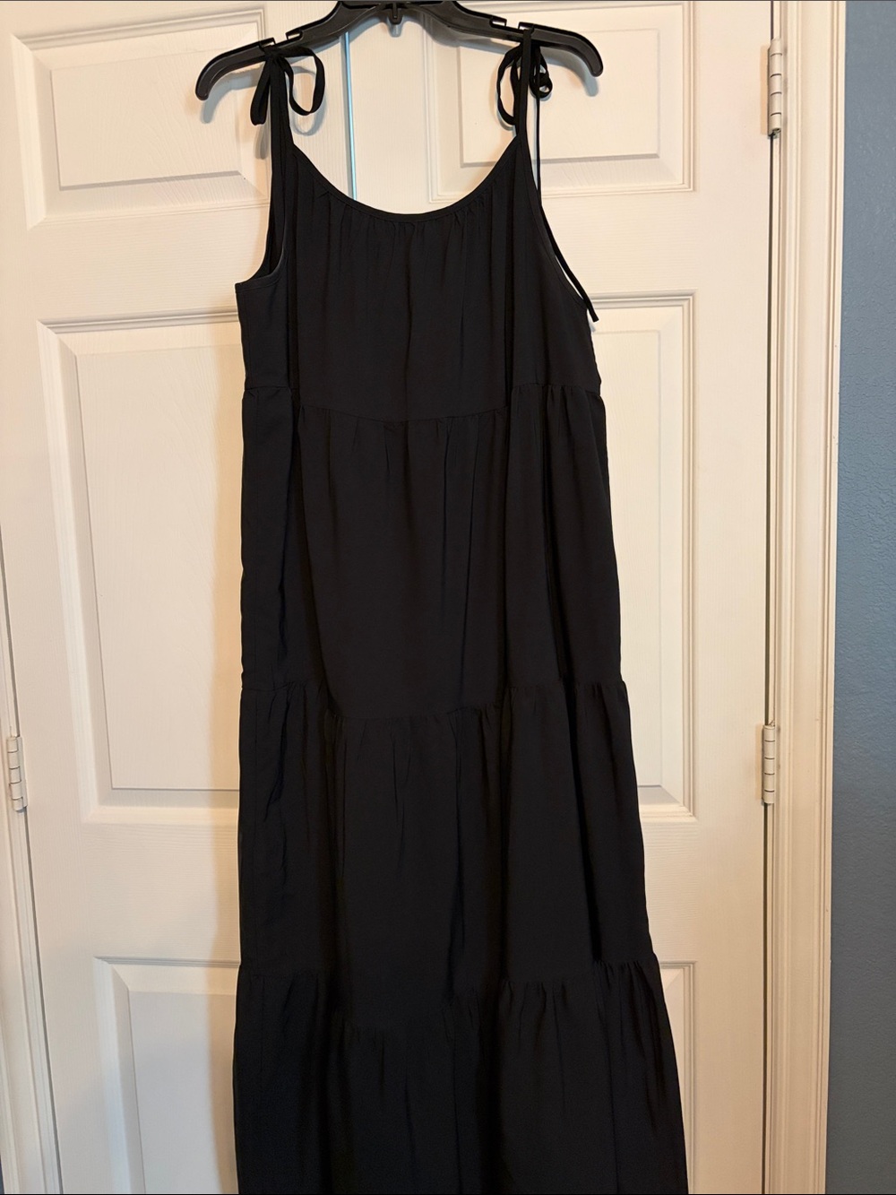SHEIN Black Tie-Shoulder Tiered Maxi Dress